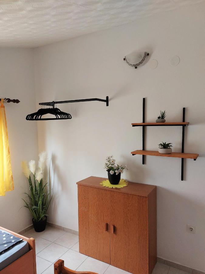 Apartments Maltasic Vir Ngoại thất bức ảnh