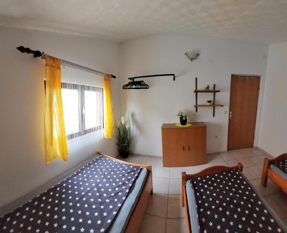 Apartments Maltasic Vir Ngoại thất bức ảnh