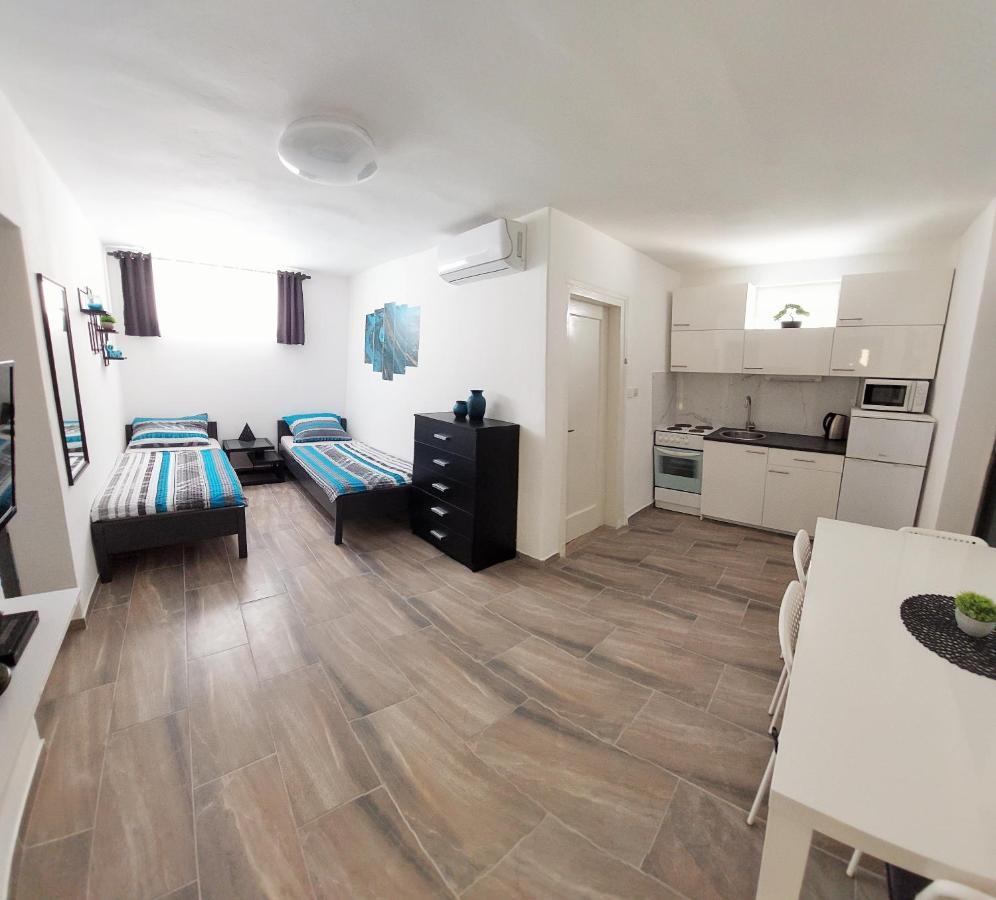 Apartments Maltasic Vir Ngoại thất bức ảnh