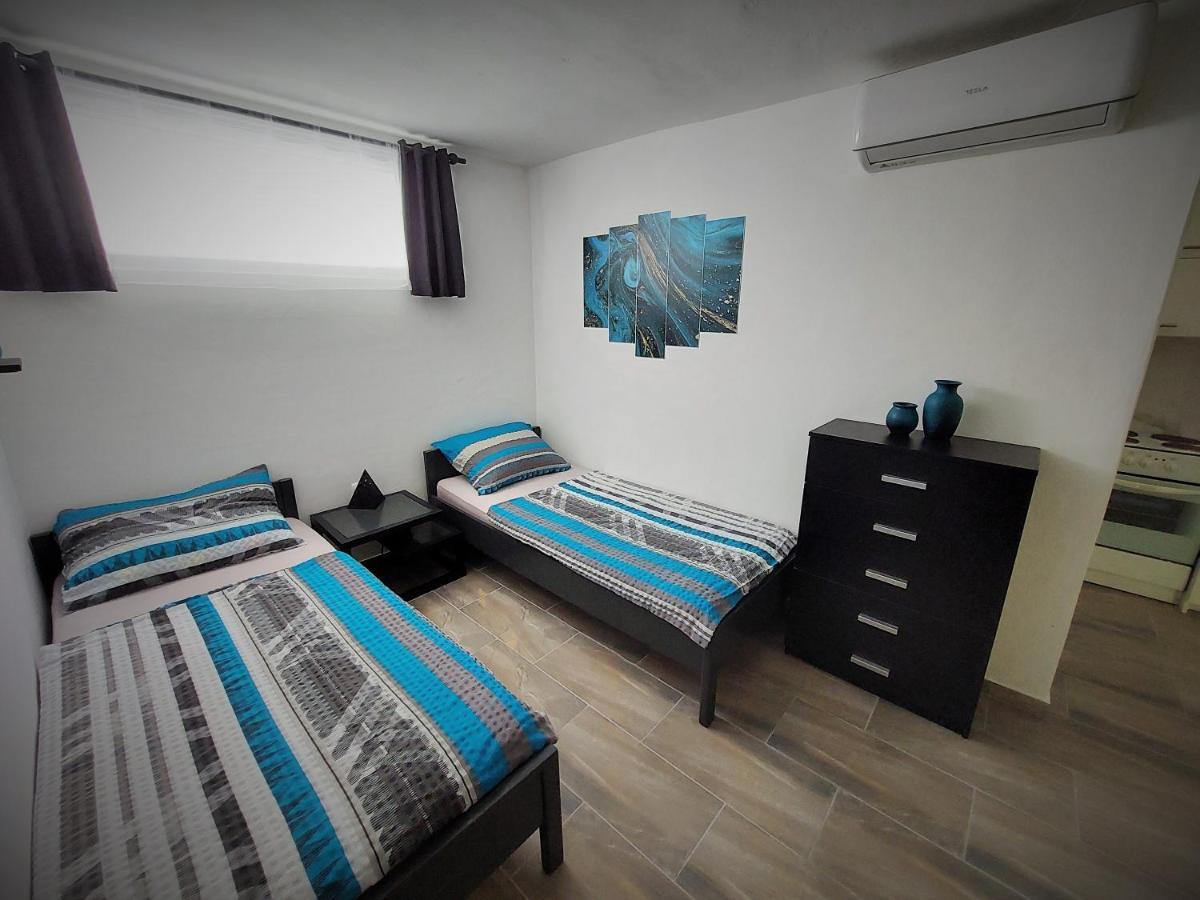 Apartments Maltasic Vir Ngoại thất bức ảnh