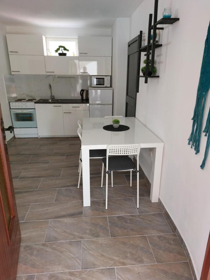 Apartments Maltasic Vir Ngoại thất bức ảnh