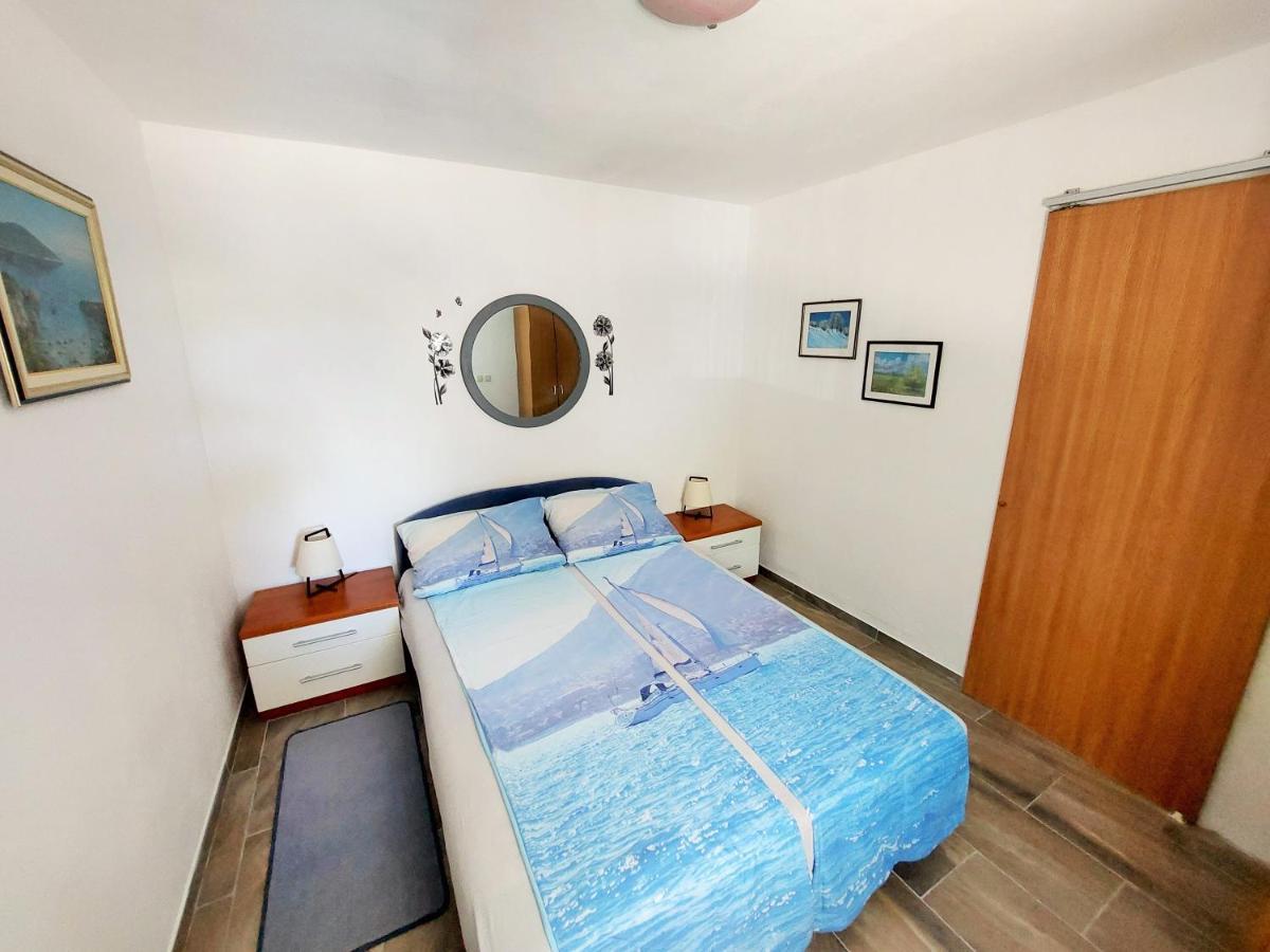 Apartments Maltasic Vir Ngoại thất bức ảnh