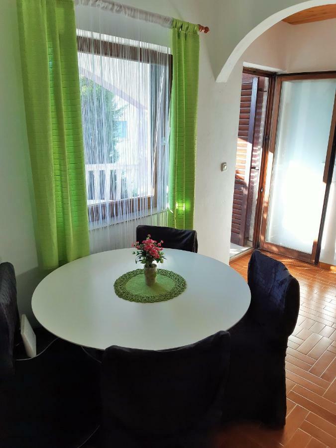 Apartments Maltasic Vir Ngoại thất bức ảnh