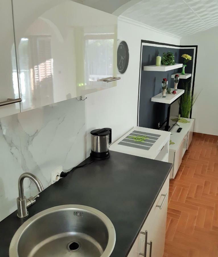 Apartments Maltasic Vir Ngoại thất bức ảnh